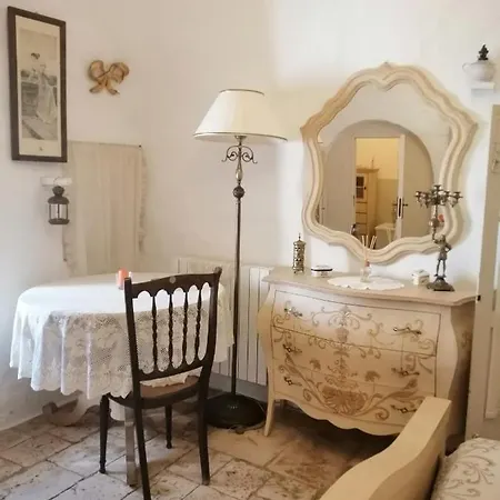Trulli La Casa Di Rosa Bed and Breakfast 3*