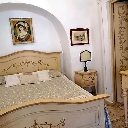 Trulli La Casa Di Rosa Bed and Breakfast 3*